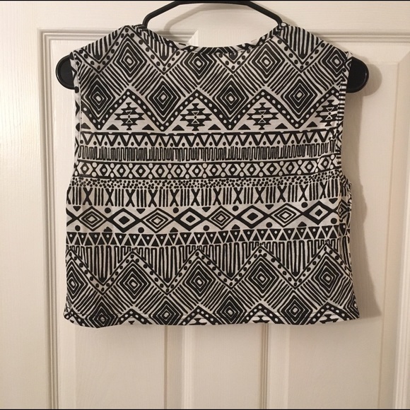 Aztec Crop Top - Picture 3 of 4